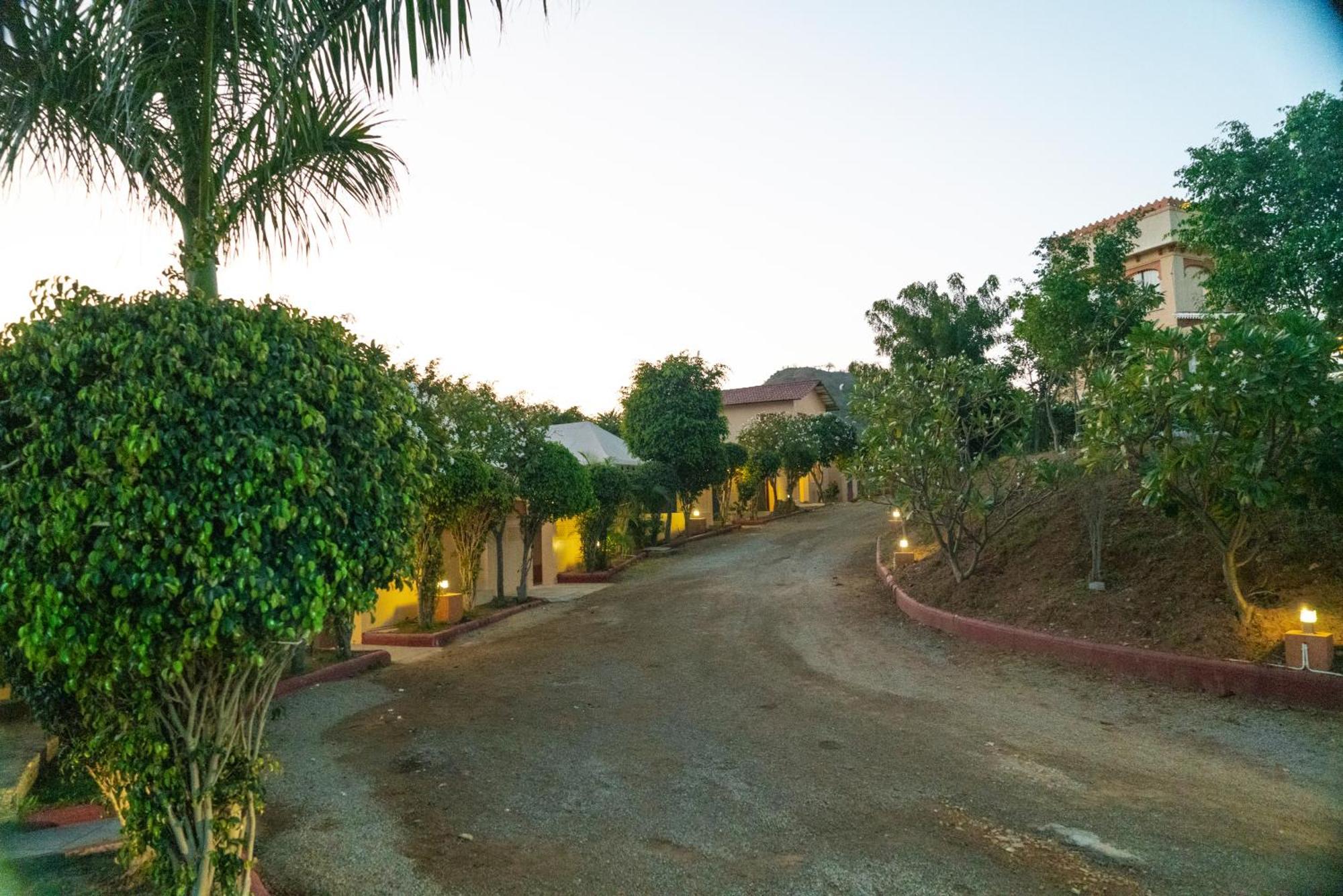 Udai Nature Valley Resort - A Peace Full Farmhouse Resort أُودايبور المظهر الخارجي الصورة