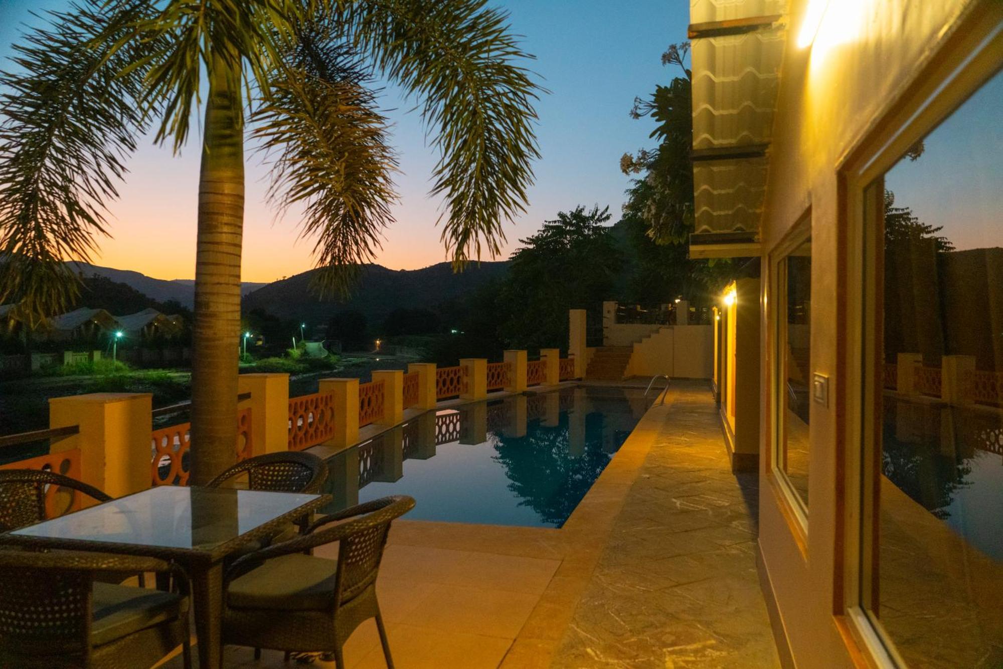 Udai Nature Valley Resort - A Peace Full Farmhouse Resort أُودايبور المظهر الخارجي الصورة