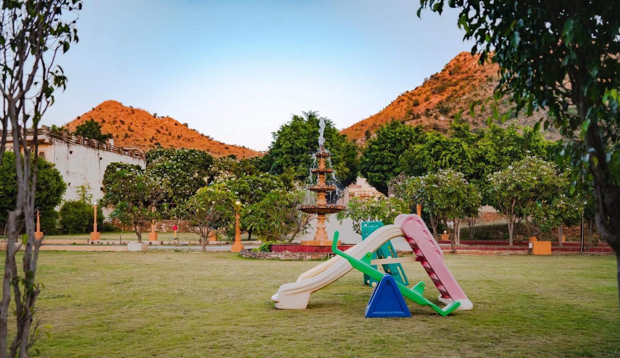 Udai Nature Valley Resort - A Peace Full Farmhouse Resort أُودايبور المظهر الخارجي الصورة