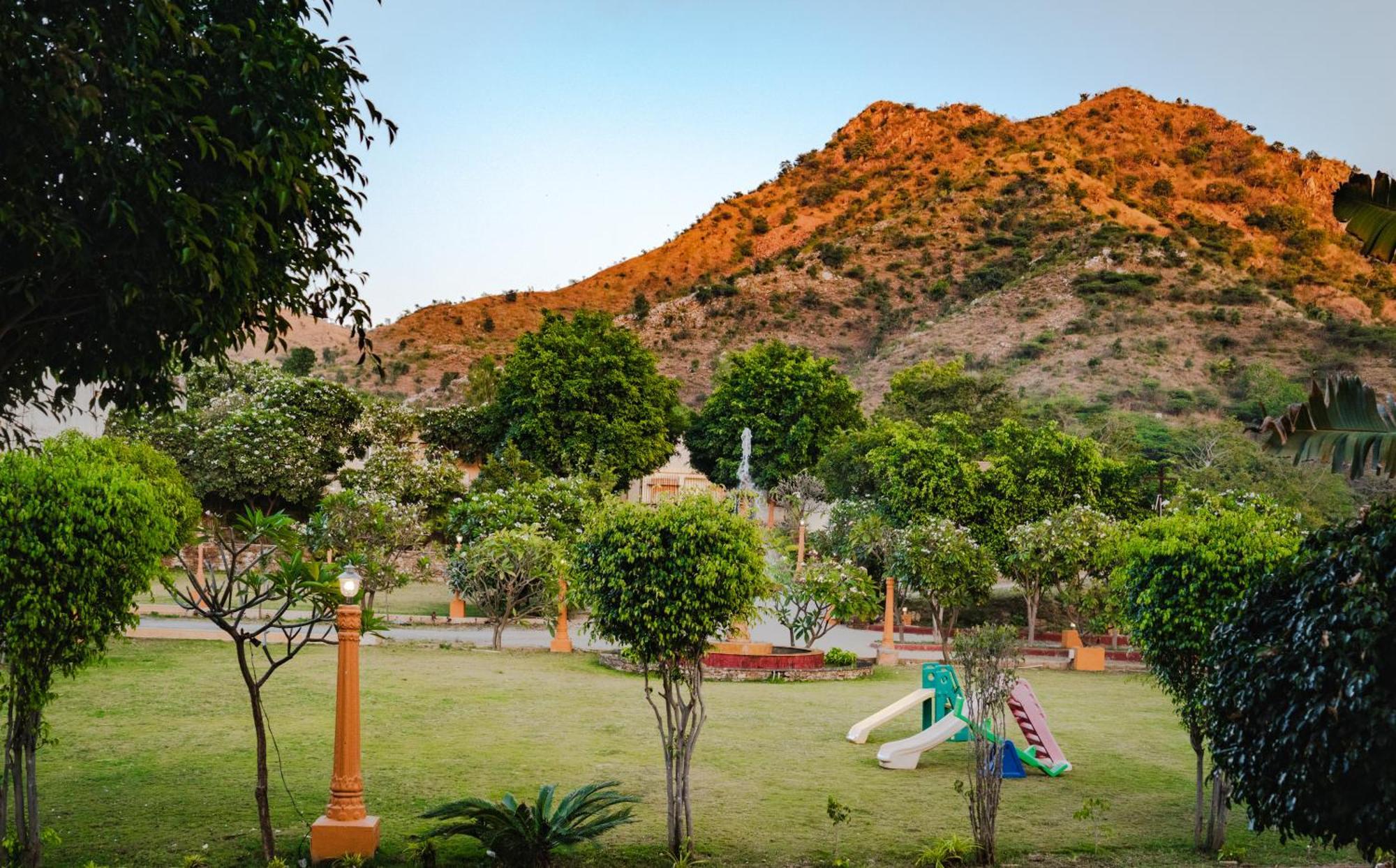 Udai Nature Valley Resort - A Peace Full Farmhouse Resort أُودايبور المظهر الخارجي الصورة