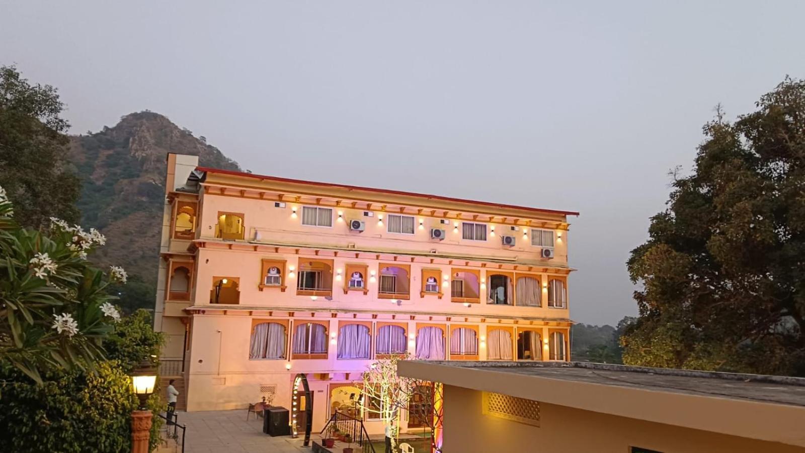 Udai Nature Valley Resort - A Peace Full Farmhouse Resort أُودايبور المظهر الخارجي الصورة